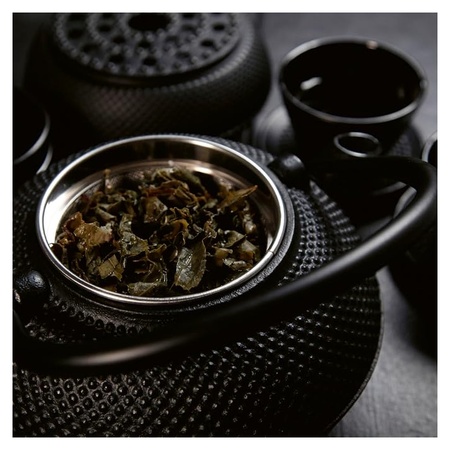 Lumaland Traditional Japanese Cast Iron Tetsubin Tea Set with 1.4L Teapot, Stainless Steel Strainer and Warmer - Black - Image 4